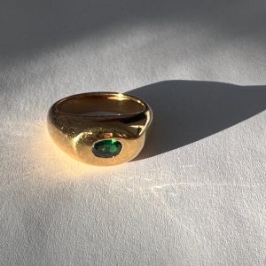 GLOSSY EMERALD SIGNET RING